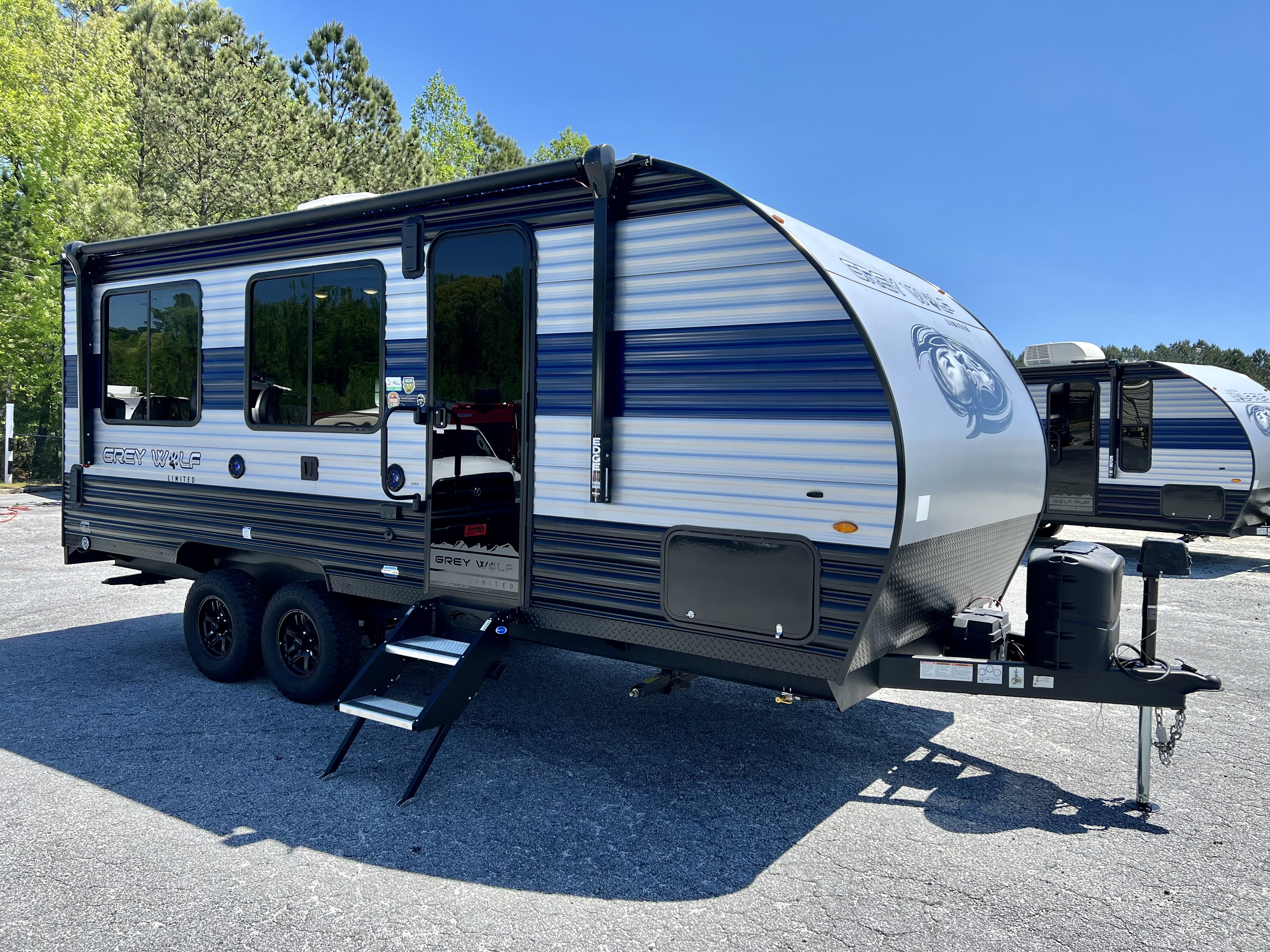 FOREST RIVER CHEROKEE GREY WOLF 18RR RV Sales